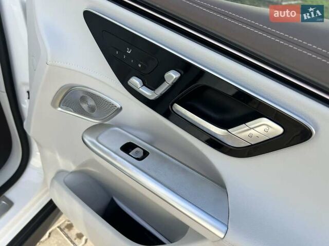 Белый Мерседес EQE SUV, объемом двигателя 0 л и пробегом 34 тыс. км за 47500 $, фото 16 на Automoto.ua