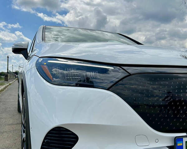 Белый Мерседес EQE SUV, объемом двигателя 0 л и пробегом 17 тыс. км за 52500 $, фото 5 на Automoto.ua