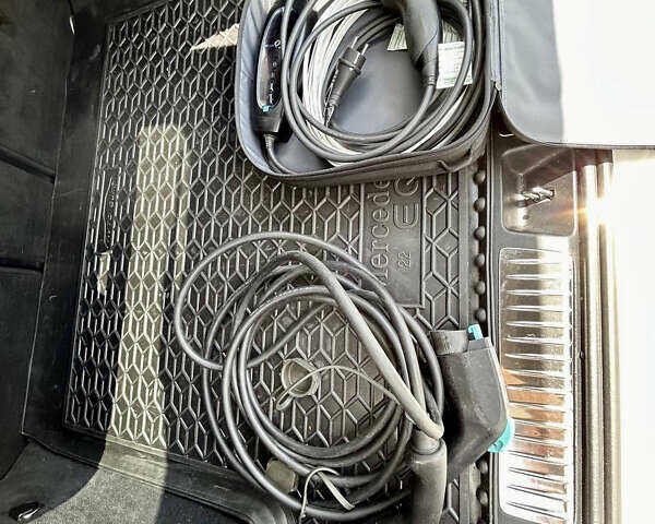 Белый Мерседес EQE SUV, объемом двигателя 0 л и пробегом 17 тыс. км за 52500 $, фото 27 на Automoto.ua