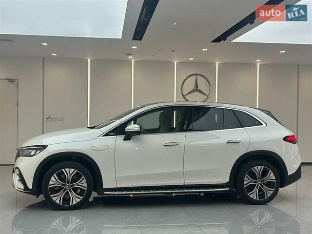 Белый Мерседес EQE SUV, объемом двигателя 0 л и пробегом 9 тыс. км за 43000 $, фото 3 на Automoto.ua