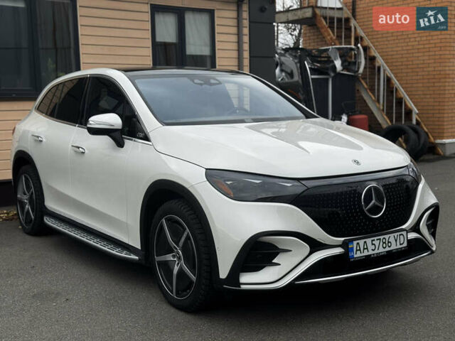 Белый Мерседес EQE SUV, объемом двигателя 0 л и пробегом 18 тыс. км за 49900 $, фото 6 на Automoto.ua