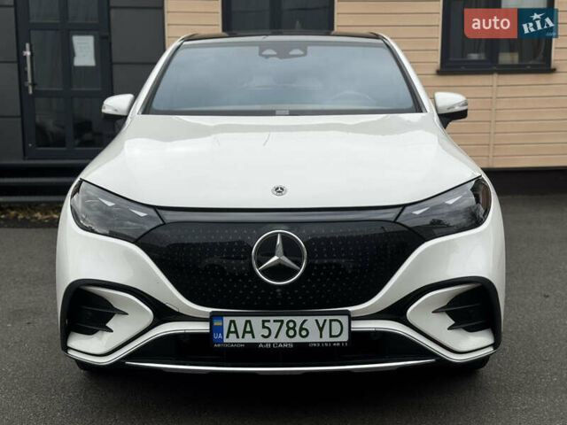 Белый Мерседес EQE SUV, объемом двигателя 0 л и пробегом 18 тыс. км за 49900 $, фото 3 на Automoto.ua
