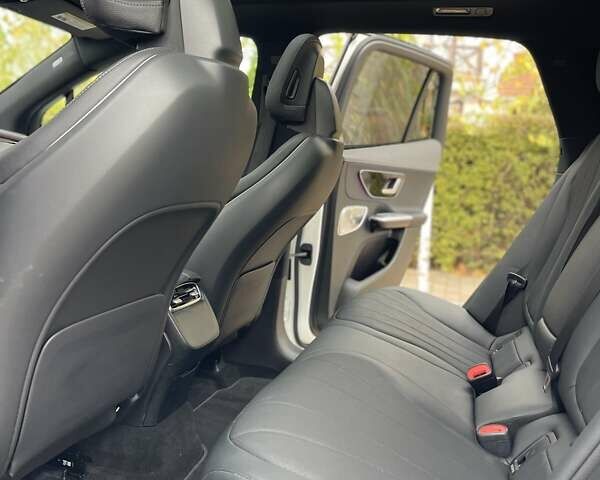 Белый Мерседес EQE SUV, объемом двигателя 0 л и пробегом 23 тыс. км за 46900 $, фото 25 на Automoto.ua