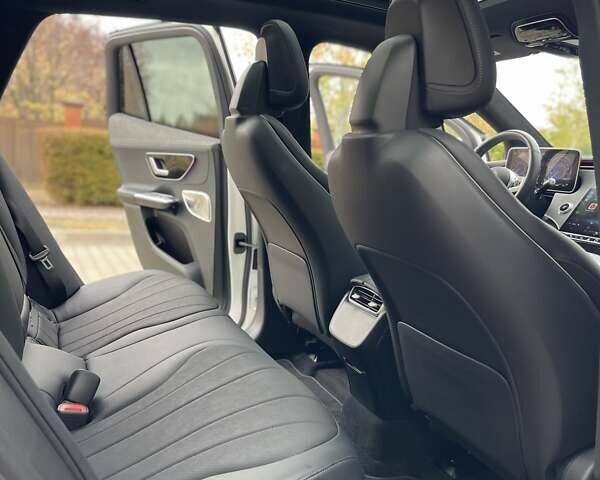 Белый Мерседес EQE SUV, объемом двигателя 0 л и пробегом 23 тыс. км за 46900 $, фото 24 на Automoto.ua
