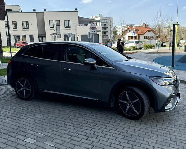 Сірий Мерседес EQE SUV, об'ємом двигуна 0 л та пробігом 16 тис. км за 51500 $, фото 3 на Automoto.ua