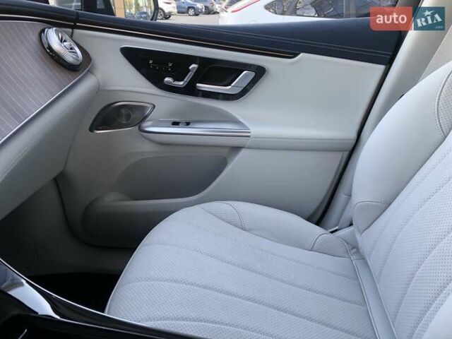 Серый Мерседес EQE SUV, объемом двигателя 0 л и пробегом 23 тыс. км за 53800 $, фото 31 на Automoto.ua
