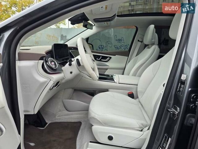 Серый Мерседес EQE SUV, объемом двигателя 0 л и пробегом 10 тыс. км за 51000 $, фото 21 на Automoto.ua