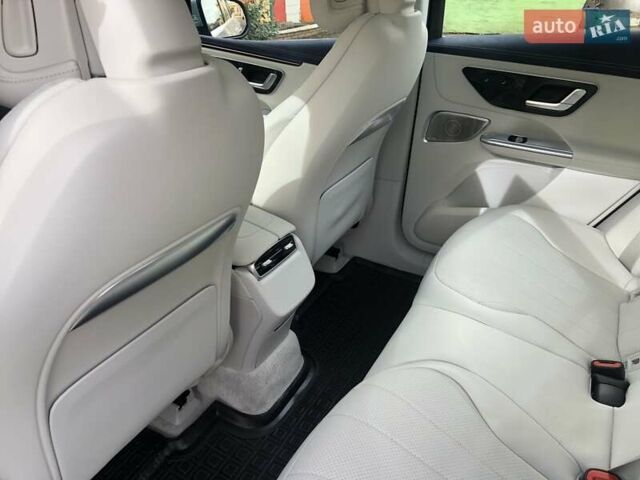 Серый Мерседес EQE SUV, объемом двигателя 0 л и пробегом 23 тыс. км за 53800 $, фото 21 на Automoto.ua