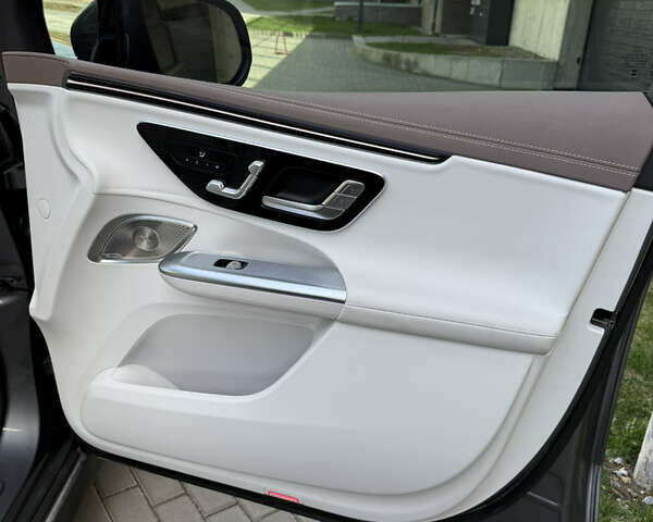 Сірий Мерседес EQE SUV, об'ємом двигуна 0 л та пробігом 16 тис. км за 51500 $, фото 27 на Automoto.ua