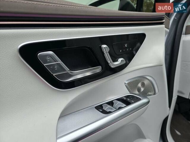 Серый Мерседес EQE SUV, объемом двигателя 0 л и пробегом 10 тыс. км за 51000 $, фото 27 на Automoto.ua