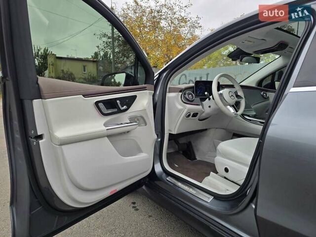 Серый Мерседес EQE SUV, объемом двигателя 0 л и пробегом 10 тыс. км за 51000 $, фото 23 на Automoto.ua