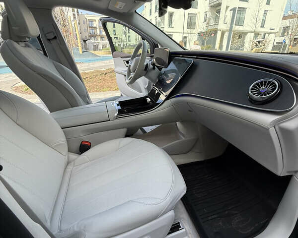 Сірий Мерседес EQE SUV, об'ємом двигуна 0 л та пробігом 16 тис. км за 51500 $, фото 15 на Automoto.ua