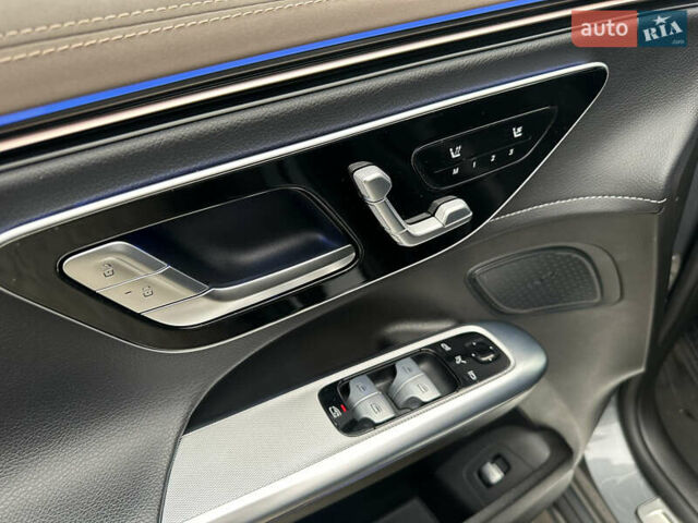 Серый Мерседес EQE SUV, объемом двигателя 0 л и пробегом 108 тыс. км за 55000 $, фото 7 на Automoto.ua