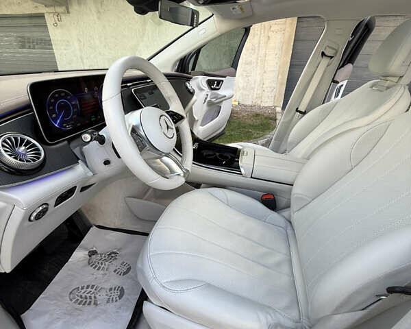 Сірий Мерседес EQE SUV, об'ємом двигуна 0 л та пробігом 16 тис. км за 51500 $, фото 14 на Automoto.ua