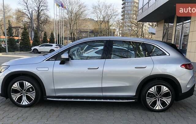Серый Мерседес EQE SUV, объемом двигателя 0 л и пробегом 23 тыс. км за 53800 $, фото 1 на Automoto.ua
