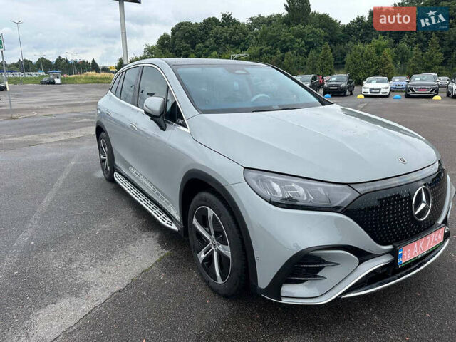 Серый Мерседес EQE SUV, объемом двигателя 0 л и пробегом 20 тыс. км за 48900 $, фото 1 на Automoto.ua
