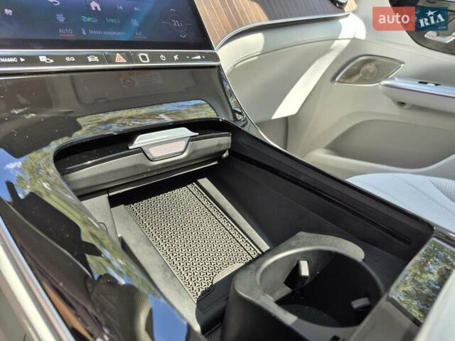 Зеленый Мерседес EQE SUV, объемом двигателя 0 л и пробегом 13 тыс. км за 55500 $, фото 16 на Automoto.ua
