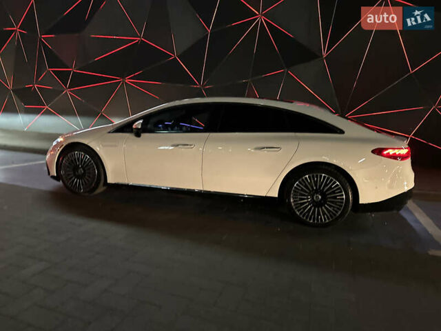 Білий Мерседес EQS, об'ємом двигуна 0 л та пробігом 56 тис. км за 56000 $, фото 4 на Automoto.ua