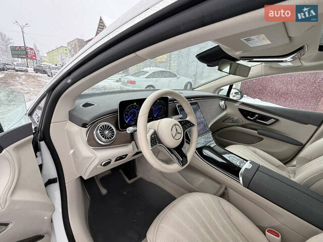 Белый Мерседес EQS, объемом двигателя 0 л и пробегом 25 тыс. км за 47850 $, фото 26 на Automoto.ua