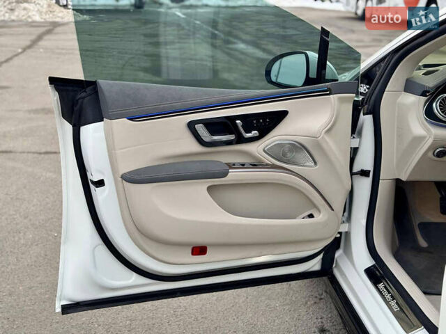 Белый Мерседес EQS, объемом двигателя 0 л и пробегом 15 тыс. км за 65500 $, фото 21 на Automoto.ua