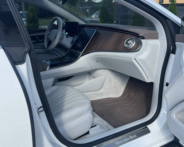 Белый Мерседес EQS, объемом двигателя 0 л и пробегом 53 тыс. км за 47000 $, фото 13 на Automoto.ua