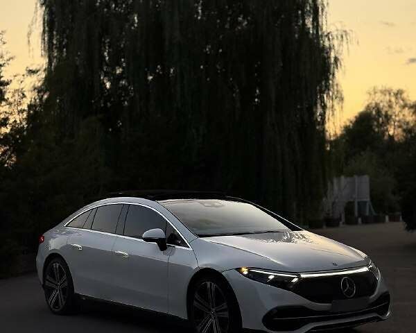 Белый Мерседес EQS, объемом двигателя 0 л и пробегом 35 тыс. км за 48500 $, фото 2 на Automoto.ua