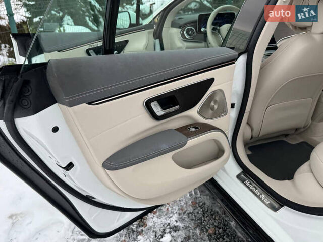 Белый Мерседес EQS, объемом двигателя 0 л и пробегом 25 тыс. км за 47500 $, фото 92 на Automoto.ua