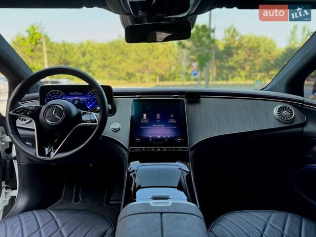Белый Мерседес EQS, объемом двигателя 0 л и пробегом 35 тыс. км за 48500 $, фото 3 на Automoto.ua