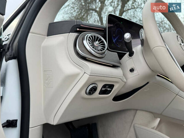 Белый Мерседес EQS, объемом двигателя 0 л и пробегом 25 тыс. км за 47500 $, фото 62 на Automoto.ua