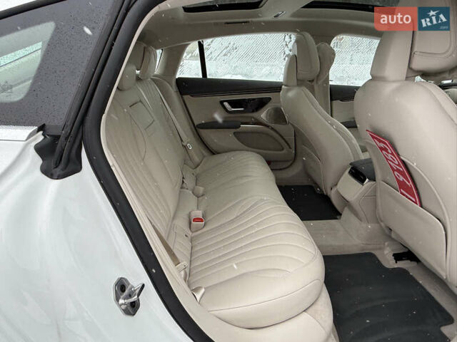 Белый Мерседес EQS, объемом двигателя 0 л и пробегом 25 тыс. км за 47850 $, фото 38 на Automoto.ua