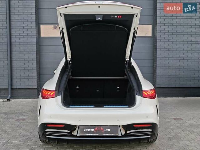 Белый Мерседес EQS, объемом двигателя 0 л и пробегом 30 тыс. км за 103299 $, фото 72 на Automoto.ua