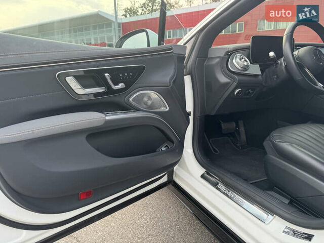 Белый Мерседес EQS, объемом двигателя 0 л и пробегом 49 тыс. км за 63900 $, фото 12 на Automoto.ua