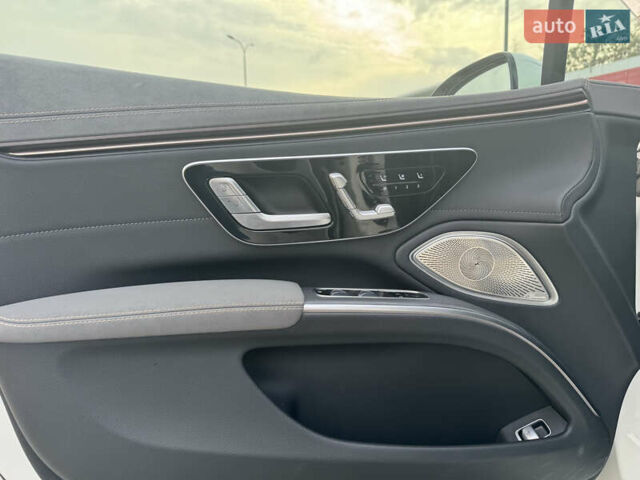 Белый Мерседес EQS, объемом двигателя 0 л и пробегом 49 тыс. км за 63900 $, фото 13 на Automoto.ua