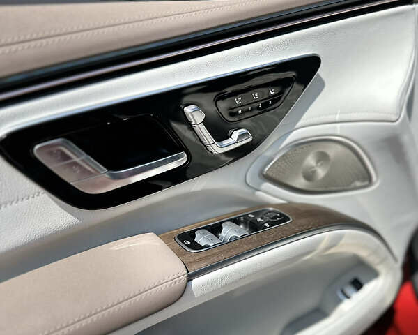 Червоний Мерседес EQS, об'ємом двигуна 0 л та пробігом 19 тис. км за 49500 $, фото 16 на Automoto.ua