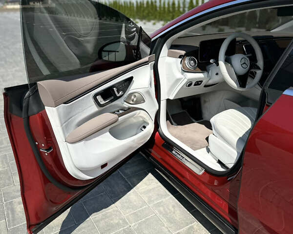 Червоний Мерседес EQS, об'ємом двигуна 0 л та пробігом 19 тис. км за 49500 $, фото 20 на Automoto.ua