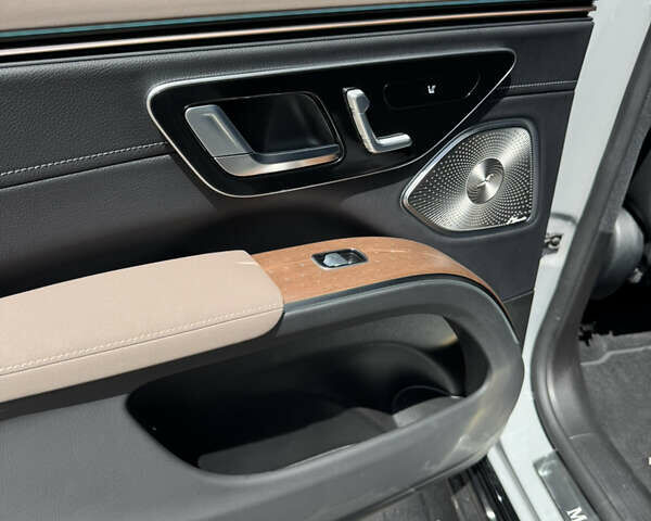 Серый Мерседес EQS, объемом двигателя 0 л и пробегом 28 тыс. км за 97800 $, фото 40 на Automoto.ua