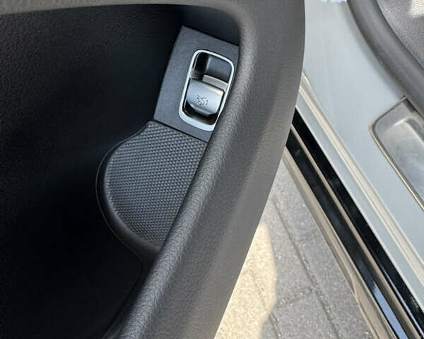 Серый Мерседес EQS, объемом двигателя 0 л и пробегом 28 тыс. км за 97800 $, фото 37 на Automoto.ua