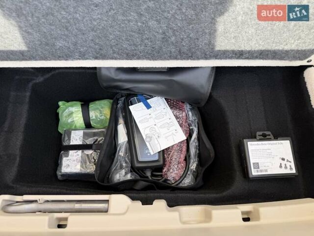 Серый Мерседес EQS, объемом двигателя 0 л и пробегом 1 тыс. км за 79900 $, фото 152 на Automoto.ua