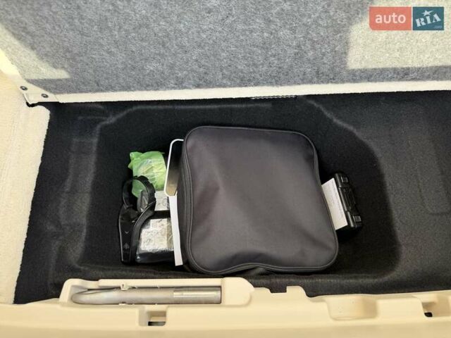 Серый Мерседес EQS, объемом двигателя 0 л и пробегом 1 тыс. км за 79900 $, фото 153 на Automoto.ua