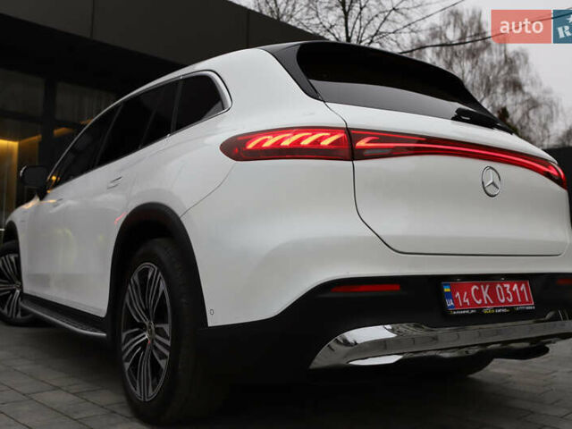 Белый Мерседес EQS SUV, объемом двигателя 0 л и пробегом 32 тыс. км за 56900 $, фото 59 на Automoto.ua