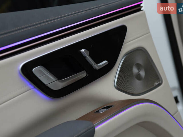 Белый Мерседес EQS SUV, объемом двигателя 0 л и пробегом 32 тыс. км за 56900 $, фото 109 на Automoto.ua