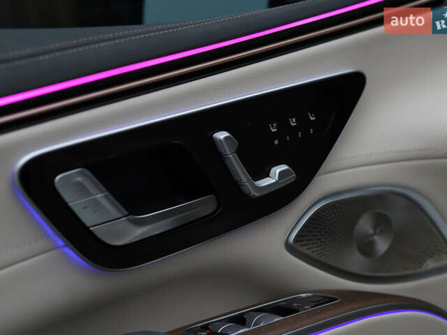 Белый Мерседес EQS SUV, объемом двигателя 0 л и пробегом 32 тыс. км за 56900 $, фото 71 на Automoto.ua