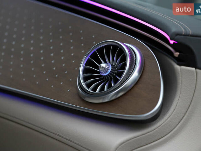 Белый Мерседес EQS SUV, объемом двигателя 0 л и пробегом 32 тыс. км за 56900 $, фото 106 на Automoto.ua