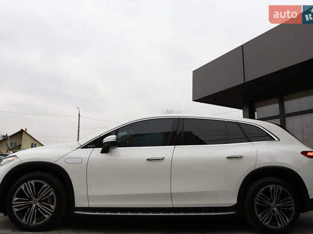 Белый Мерседес EQS SUV, объемом двигателя 0 л и пробегом 32 тыс. км за 56900 $, фото 22 на Automoto.ua