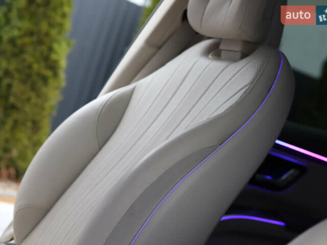 Белый Мерседес EQS SUV, объемом двигателя 0 л и пробегом 32 тыс. км за 56900 $, фото 83 на Automoto.ua