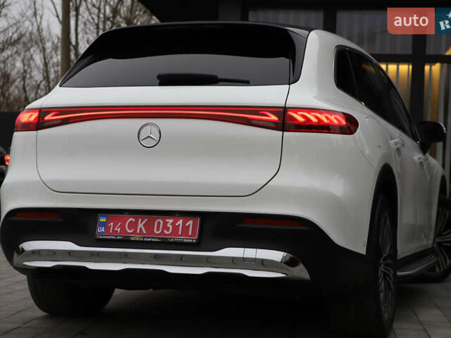 Белый Мерседес EQS SUV, объемом двигателя 0 л и пробегом 32 тыс. км за 56900 $, фото 61 на Automoto.ua