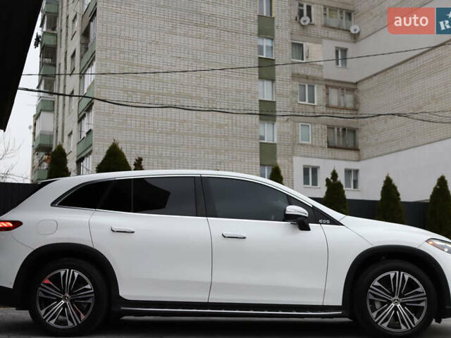 Белый Мерседес EQS SUV, объемом двигателя 0 л и пробегом 32 тыс. км за 56900 $, фото 43 на Automoto.ua