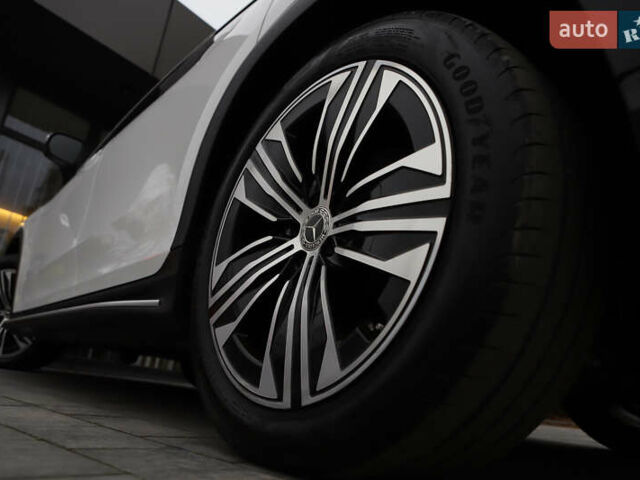 Белый Мерседес EQS SUV, объемом двигателя 0 л и пробегом 32 тыс. км за 56900 $, фото 62 на Automoto.ua