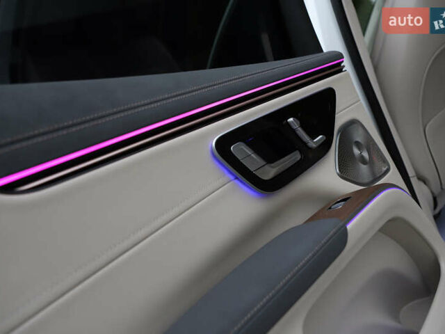 Белый Мерседес EQS SUV, объемом двигателя 0 л и пробегом 32 тыс. км за 56900 $, фото 110 на Automoto.ua