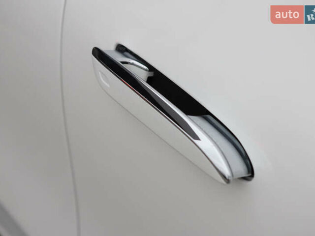 Белый Мерседес EQS SUV, объемом двигателя 0 л и пробегом 32 тыс. км за 56900 $, фото 12 на Automoto.ua